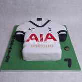 B.12.d FOOTBALL - Birthday Cakes - WILTON PATISSERIE
